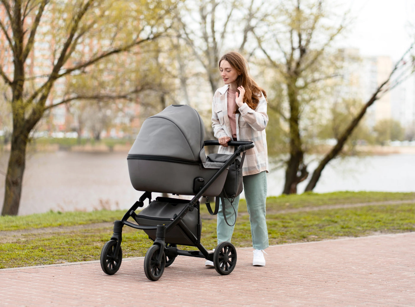 The Ultimate Combo: Why Stroller-Car Seat Hybrids Are Game-Changers for Parents